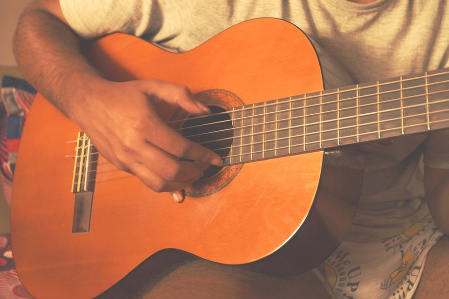 learn to play spanish guitar